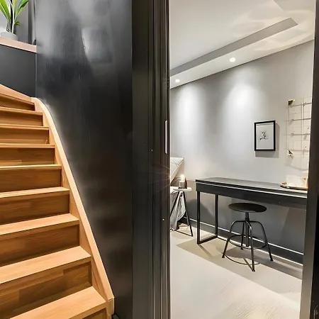 Roomsly I 1889 Building Near Bryggen