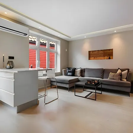 Roomsly I 1889 Building Near Bryggen Bergen