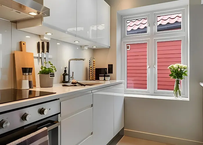 Roomsly I 1889 Building Near Bryggen * Bergen