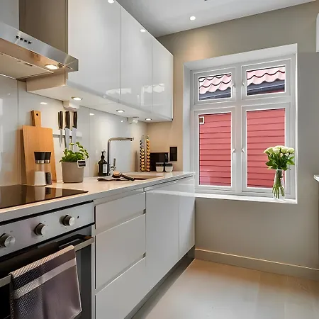 Roomsly I 1889 Building Near Bryggen * Bergen