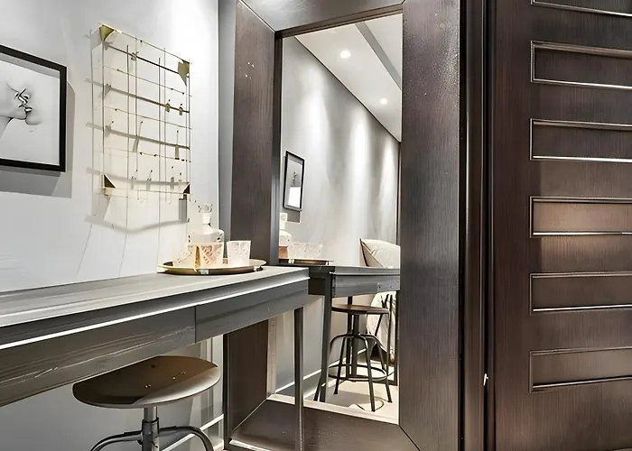 Roomsly I 1889 Building Near Bryggen Μπέργκεν