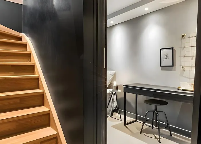 Roomsly I 1889 Building Near Bryggen